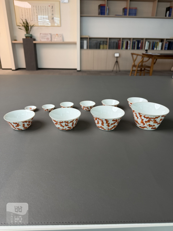 清 矾红百蝠纹套杯一组十件 - 图2